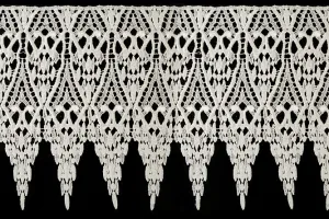 10 1/4" Graceful Arabesque Ivory Venise Lace