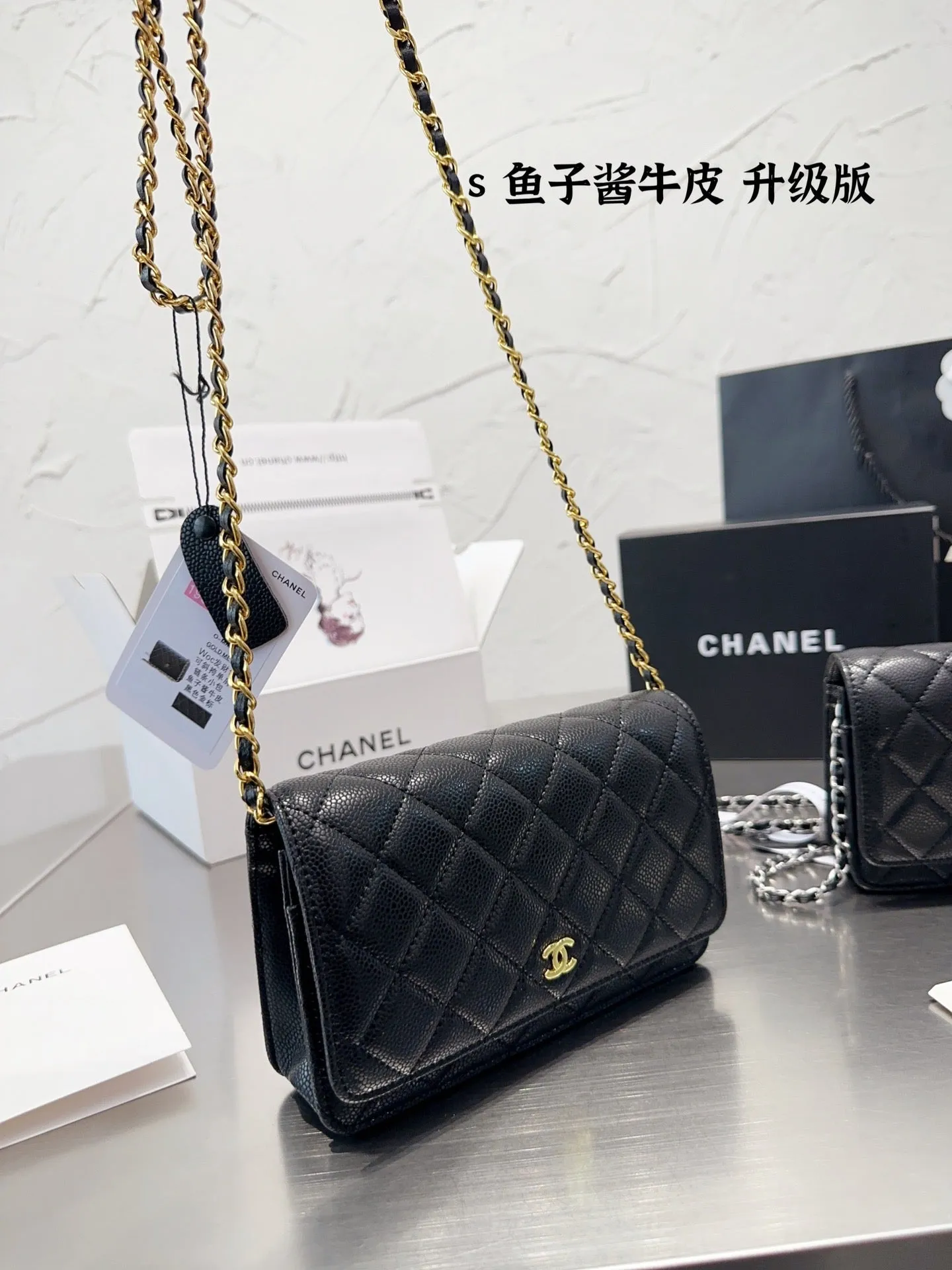 CC697 Classic Wallet on Chain / 4.8 × 7.5 × 1.4 in