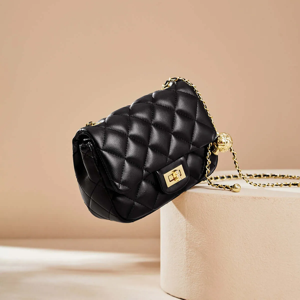 Chic Black Diamond Quilted Chain Leather Bag