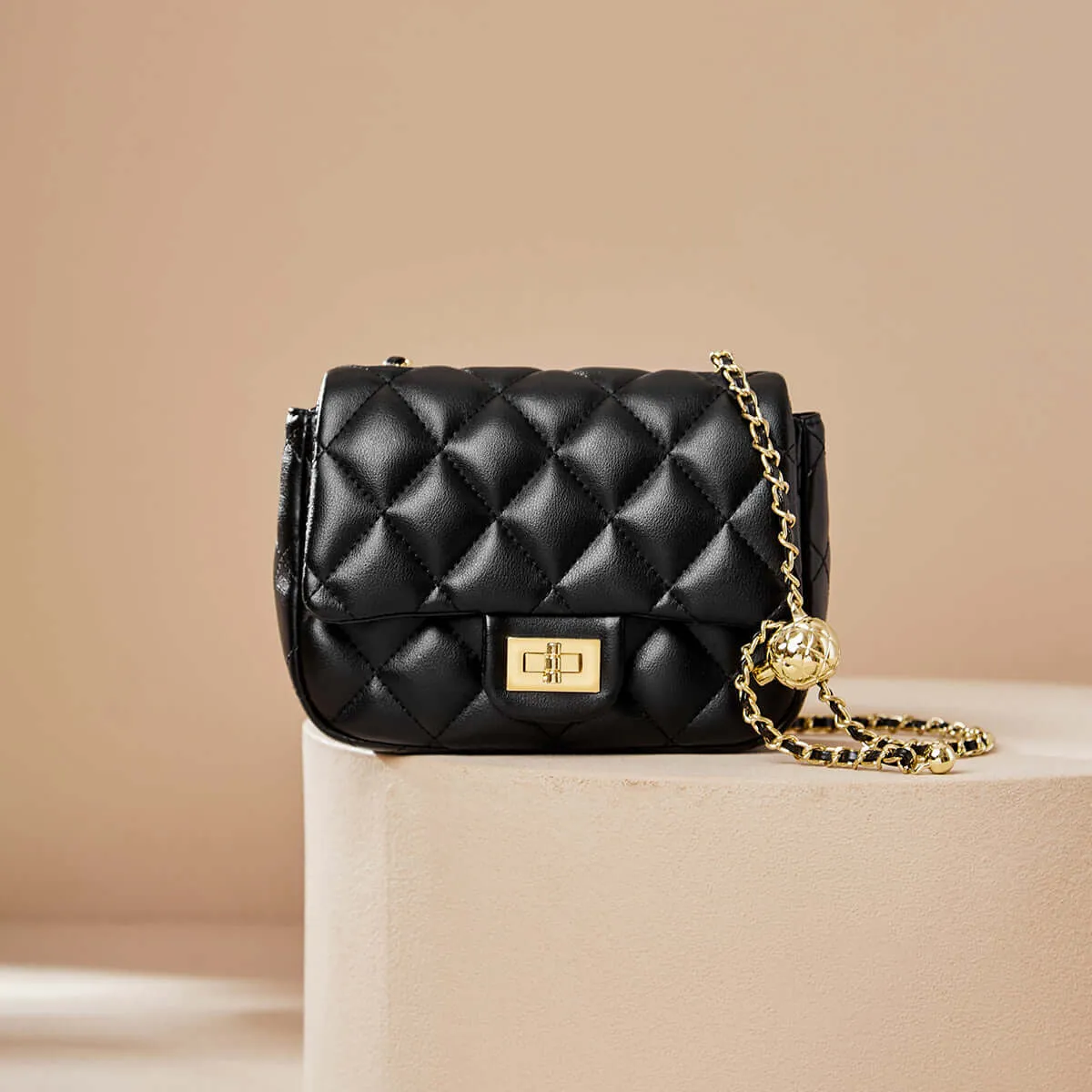 Chic Black Diamond Quilted Chain Leather Bag