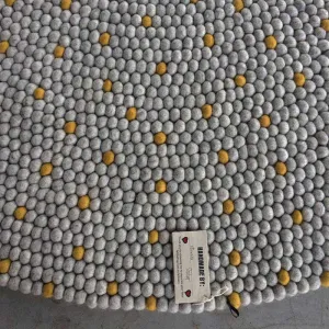 Daisy Dots Felt Ball Rug