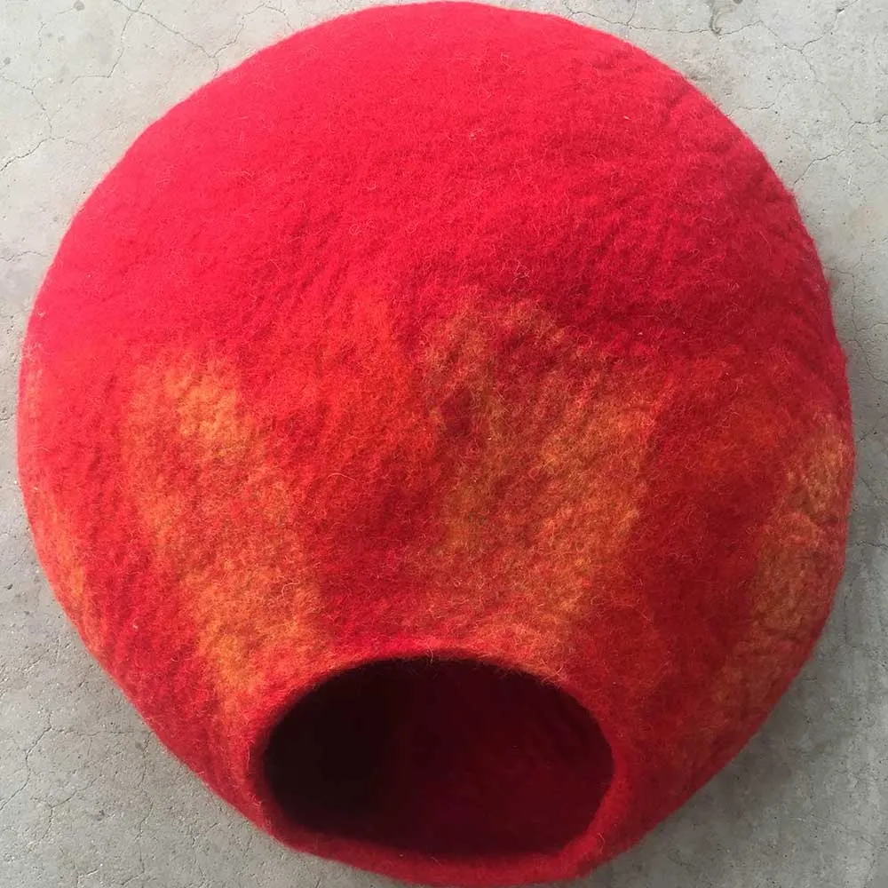 Felt Cat Cave Mars Red