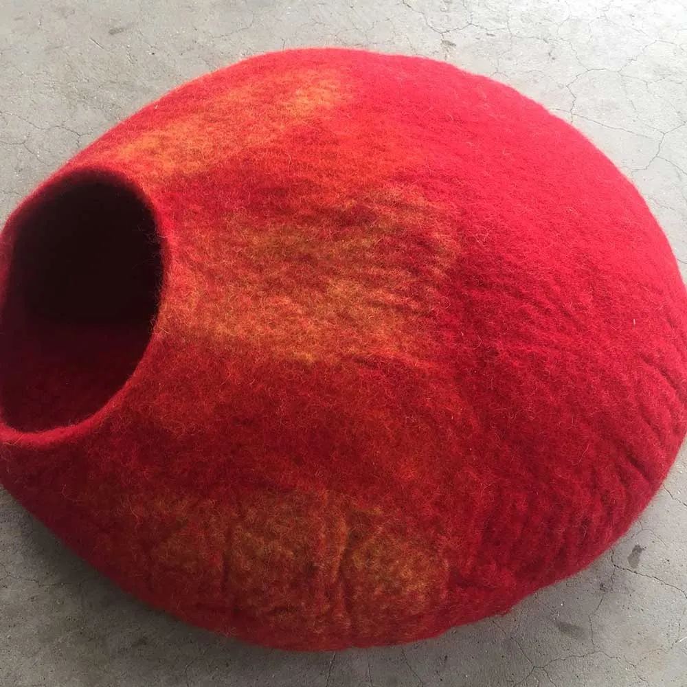 Felt Cat Cave Mars Red