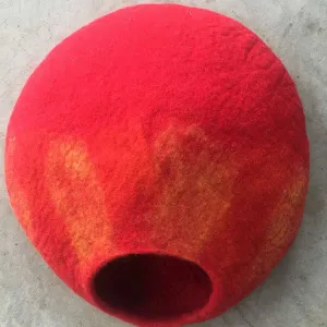 Felt Cat Cave Mars Red