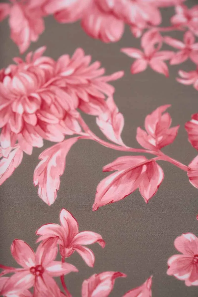 Graceful Muted Floral Pattern Printed Muslin Fabric