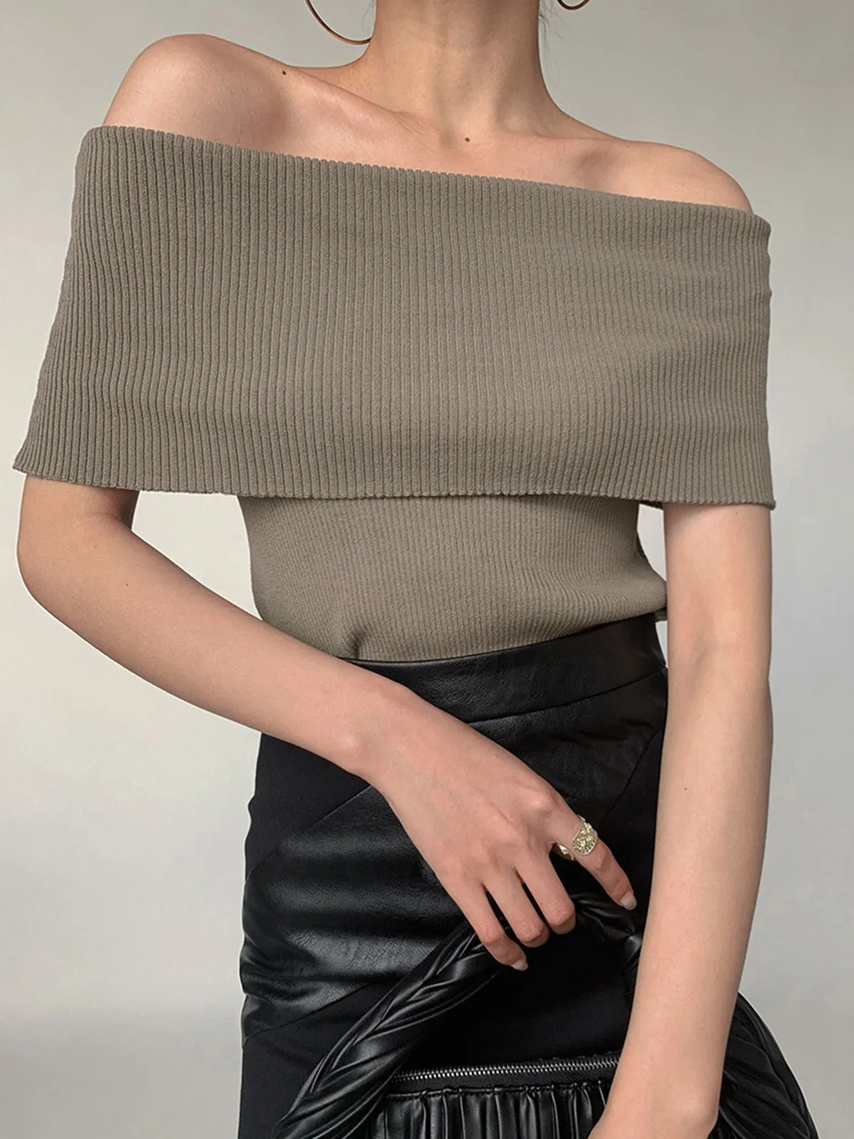 Off-Shoulder Stretch Graceful Knit Top