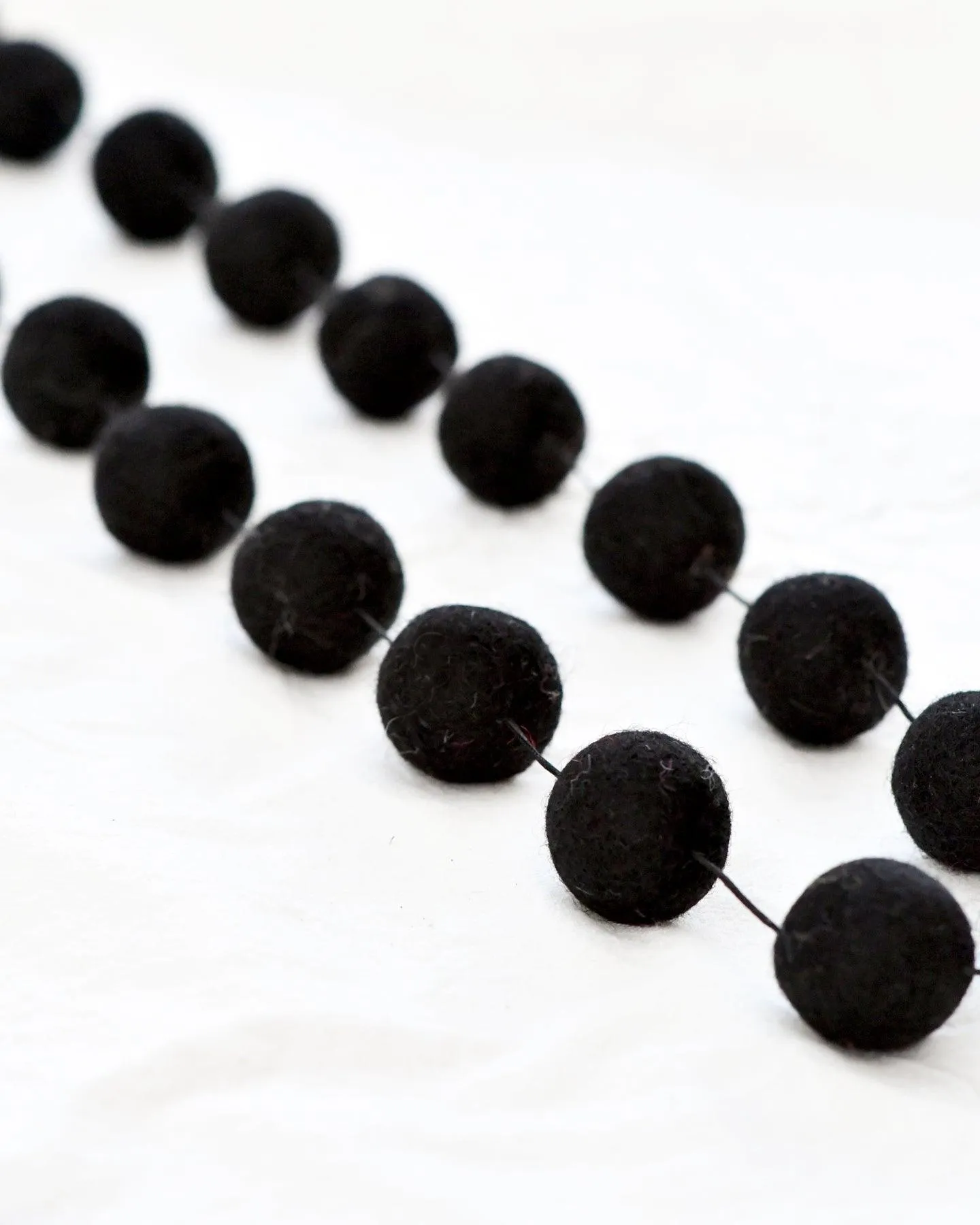 Pompom Felt Ball Garland - Black