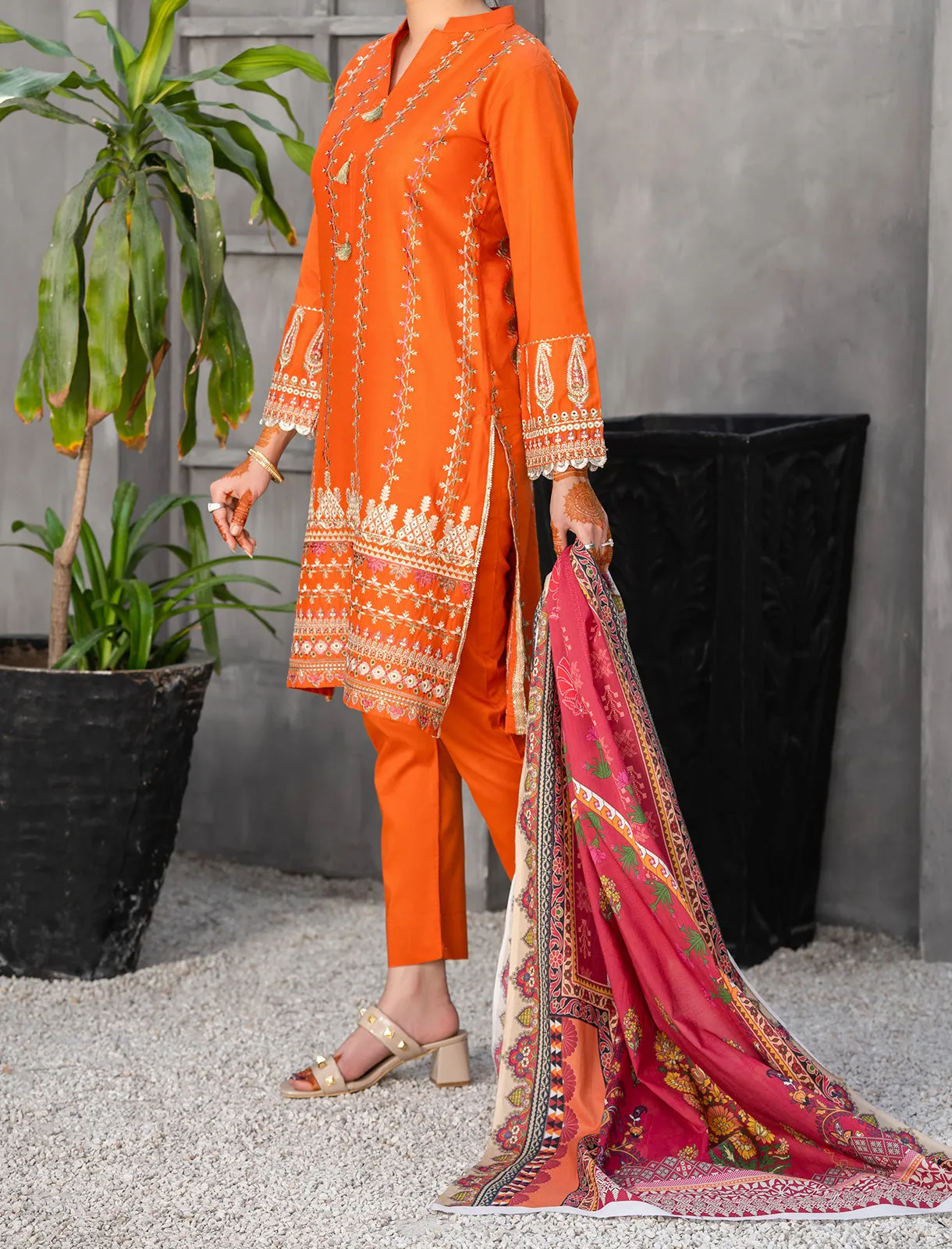 "BEYZA" Embellished Lawn Two Piece Suit