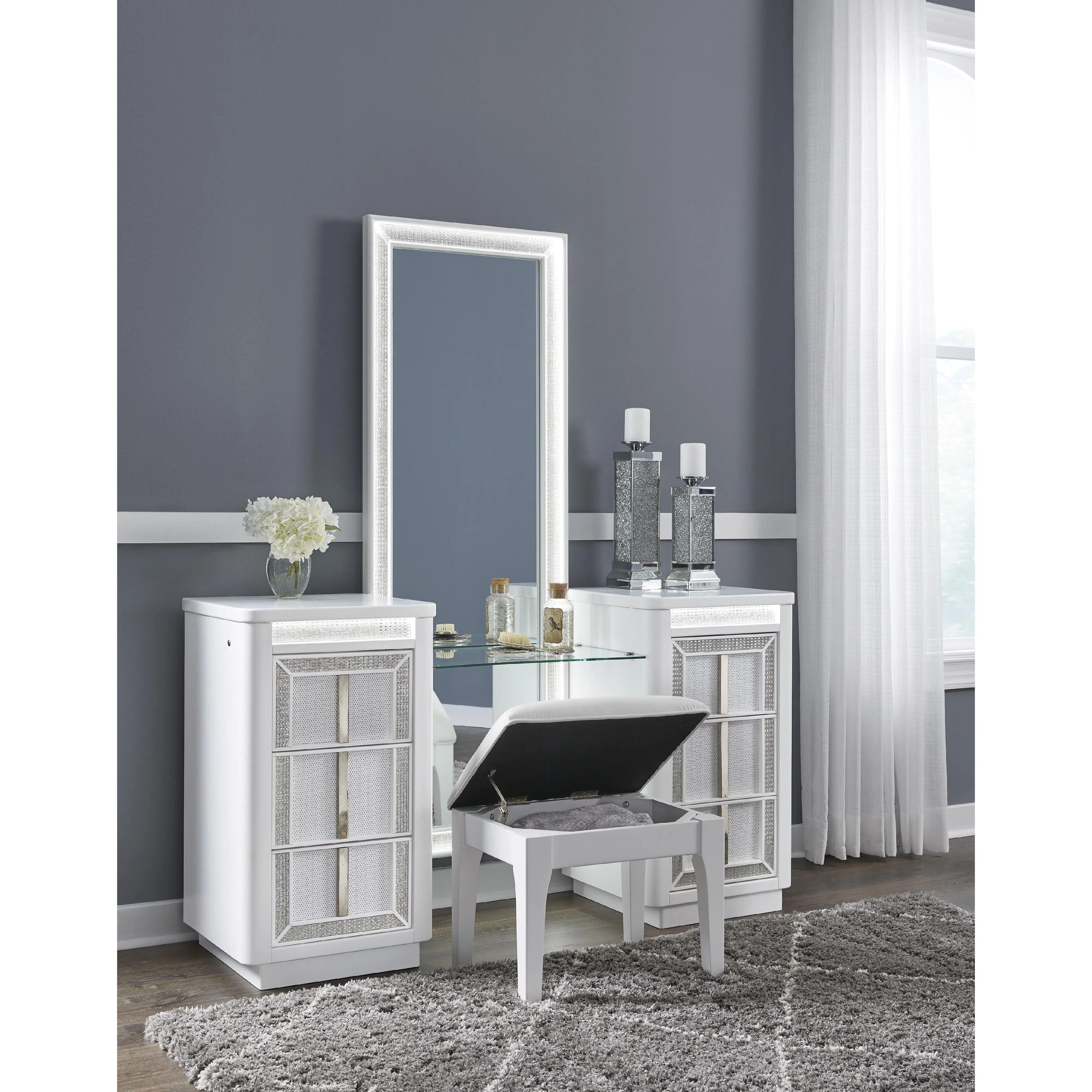 Signature Design by Ashley Chalanna Vanity Seating B822-01