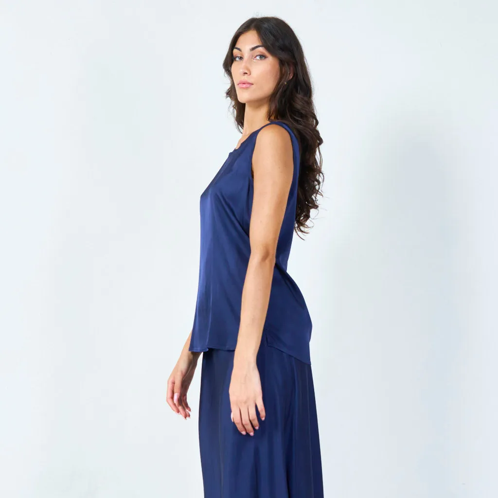 Sleeveless satin top with round neckline wholesale