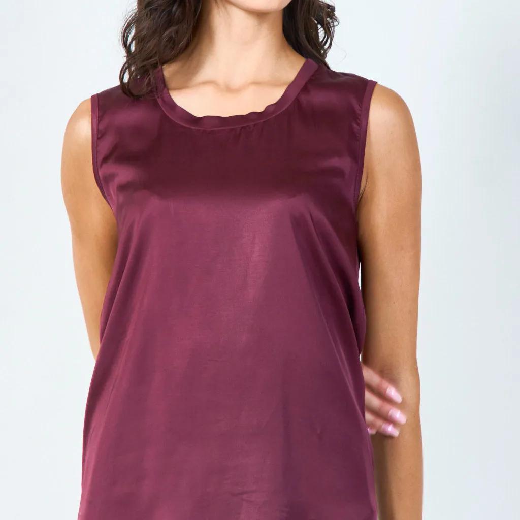 Sleeveless satin top with round neckline wholesale